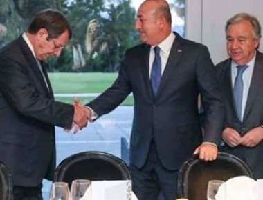 Η φωτογραφία που δημοσίευσε ο Τούρκος υπουργός Εξωτερικών και προκάλεσε σχόλια